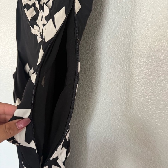 Diane Von Furstenberg Black & White Square Print Silk Ruched Dress Size US 6 - Picture 5 of 11